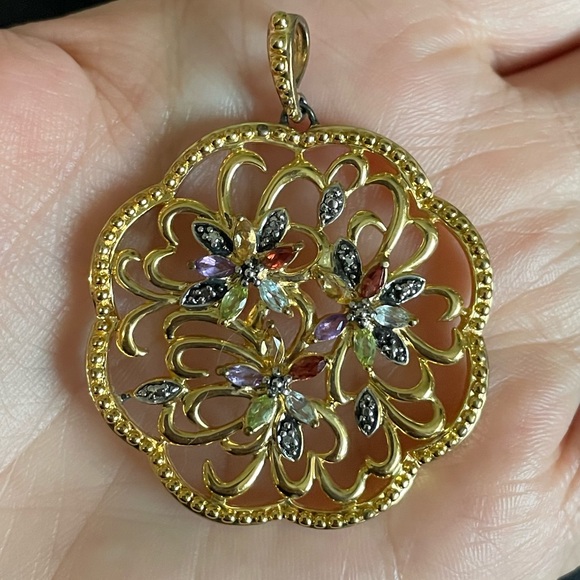 • Flower Gem Pendant • - Picture 5 of 6